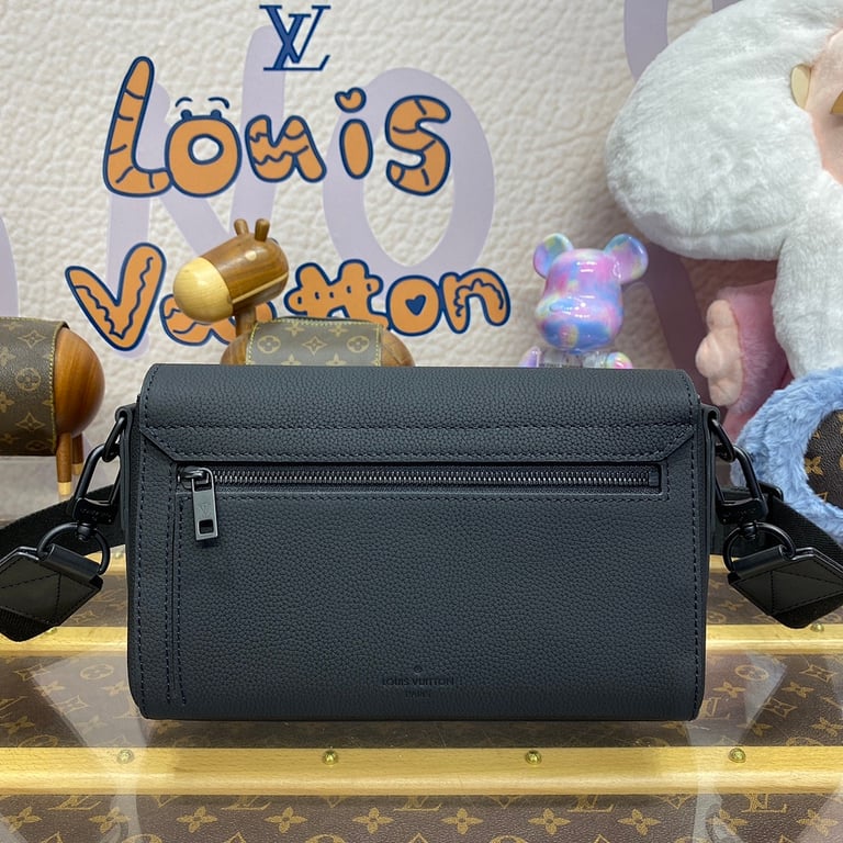 Louis Vuitton Aerogram Takeoff Messenger PM Black M24769 - 10