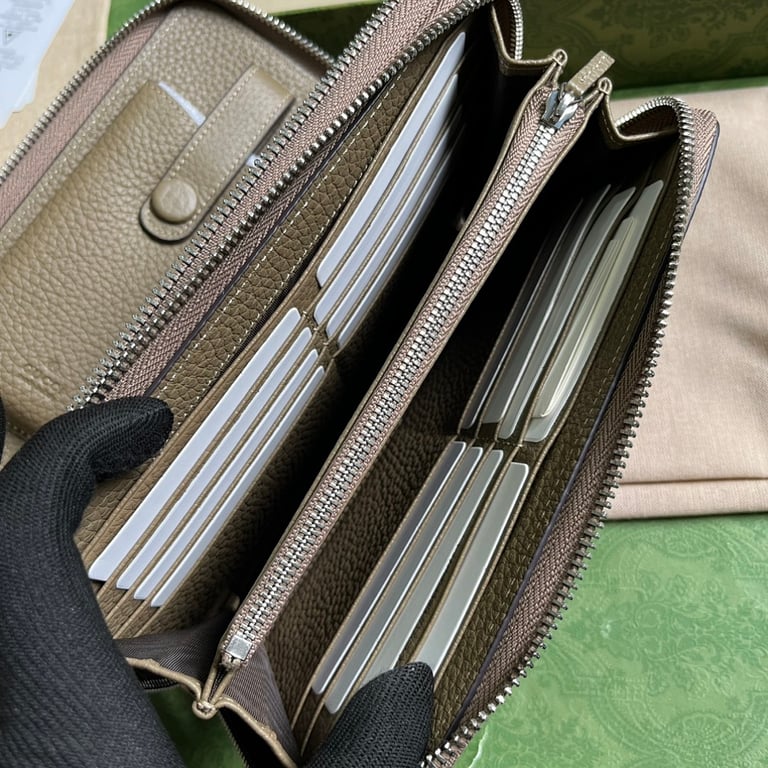 Gucci Jumbo GG Travel Case Grey - 2