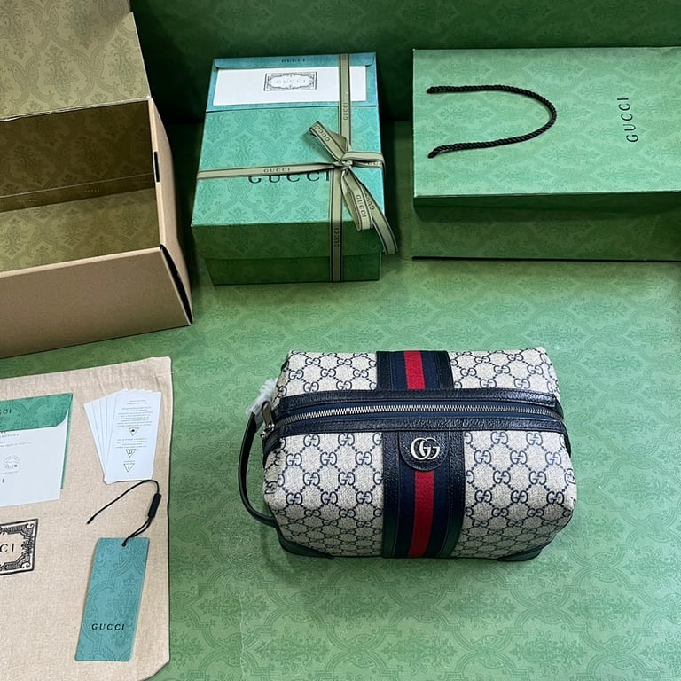 Gucci Savoy GG Supreme Toiletry Bag - 2
