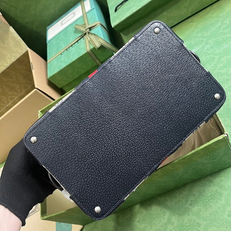 Gucci Savoy GG Supreme Toiletry Bag - 8