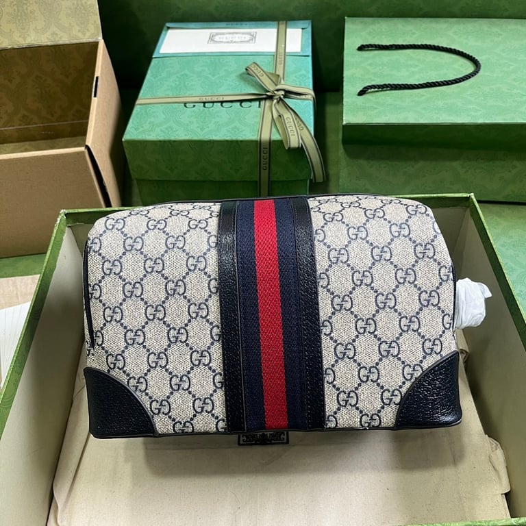 Gucci Savoy GG Supreme Toiletry Bag - 9