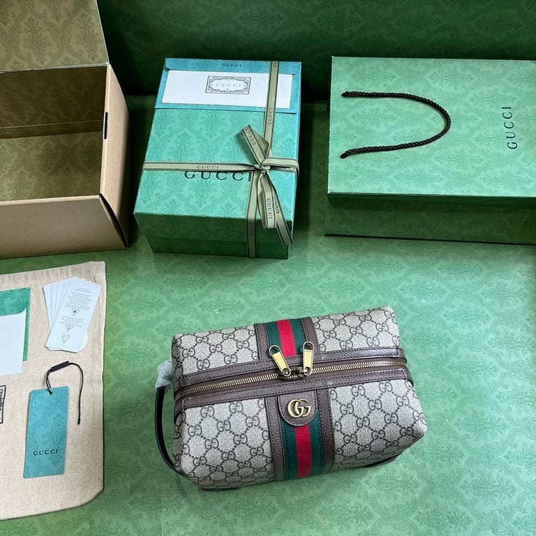Gucci Savoy GG Supreme Toiletry Bag 739391 - 2