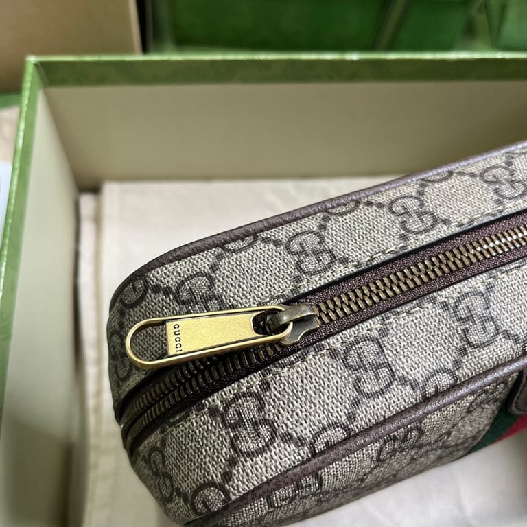 Gucci Savoy GG Supreme Toiletry Case - 4