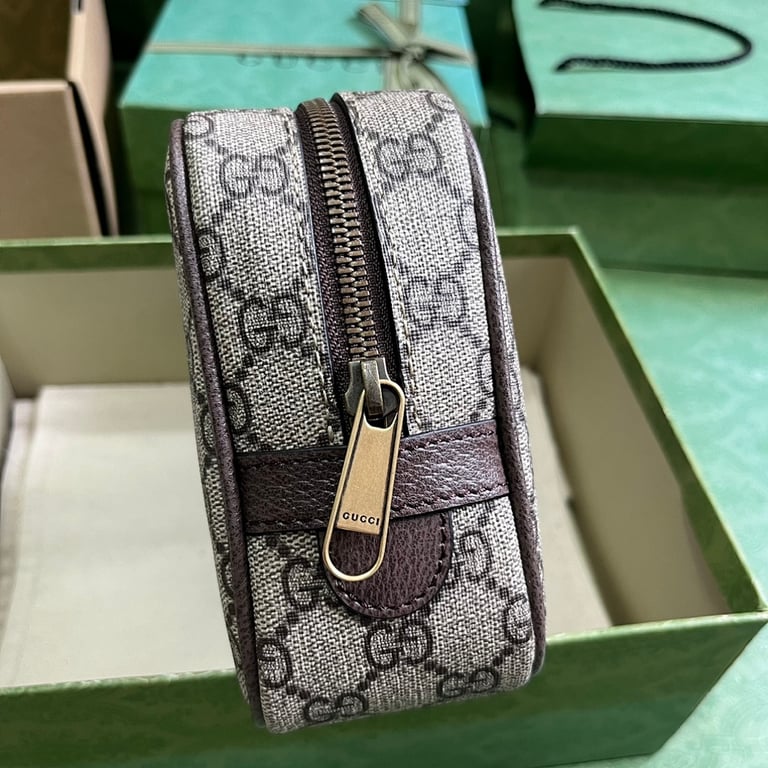 Gucci Savoy GG Supreme Toiletry Case - 7