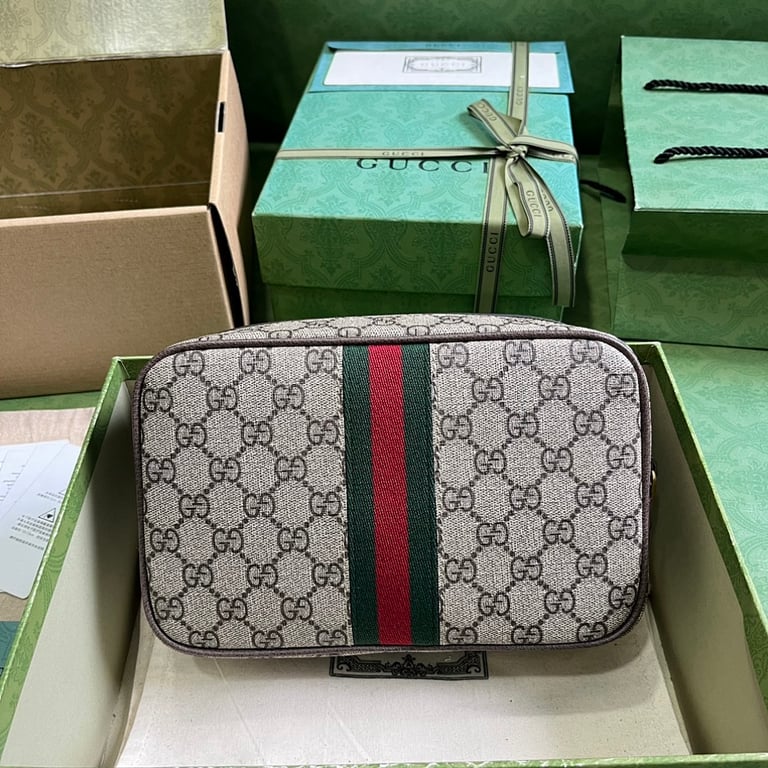 Gucci Savoy GG Supreme Toiletry Case - 9