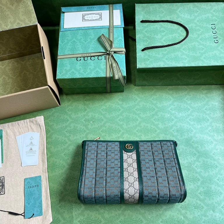 Gucci 751912 Mini GG Quilted Clutch Green - 2