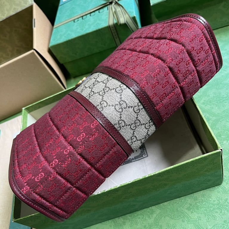 Gucci GG Supreme Quilted Clutch Red and Beige - 8