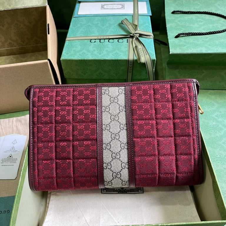 Gucci GG Supreme Quilted Clutch Red and Beige - 9