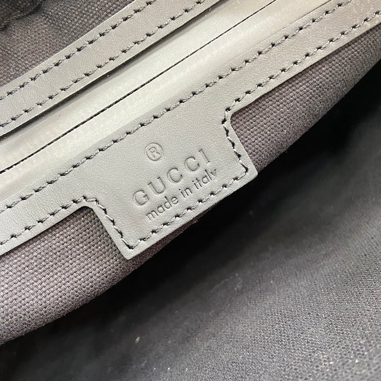 Gucci GG Rubber-Effect Crossbody Bag Black - 2