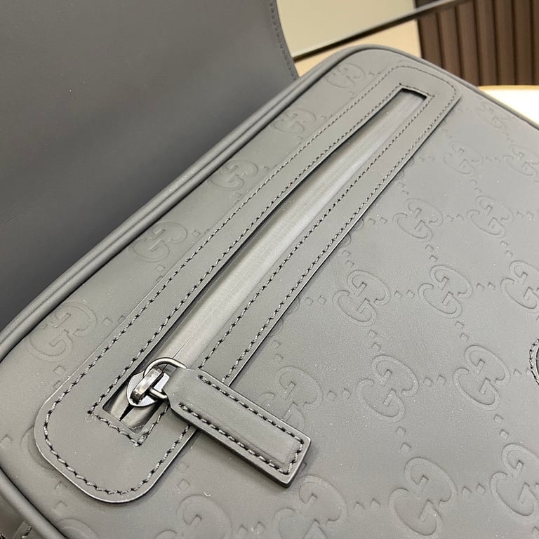 Gucci GG Rubber-Effect Messenger Bag Black - 4