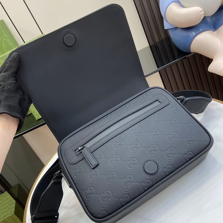 Gucci GG Rubber-Effect Messenger Bag Black - 5