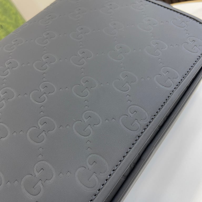 Gucci GG Rubber-Effect Messenger Bag Black - 6