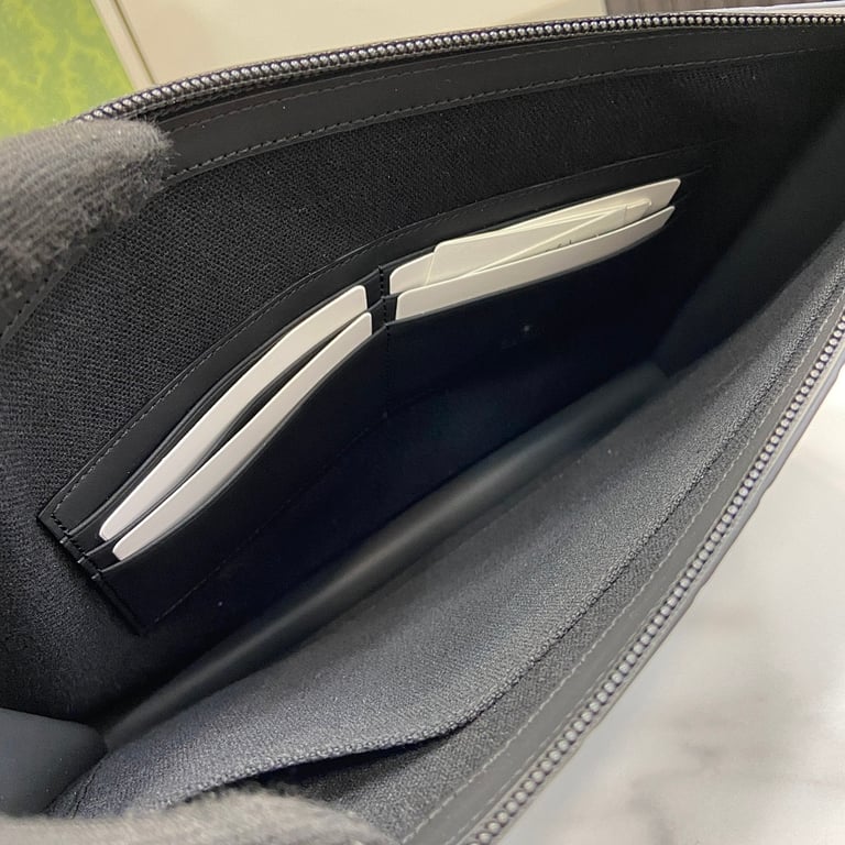 Gucci GG Rubber-Effect Leather Pouch Black - 3
