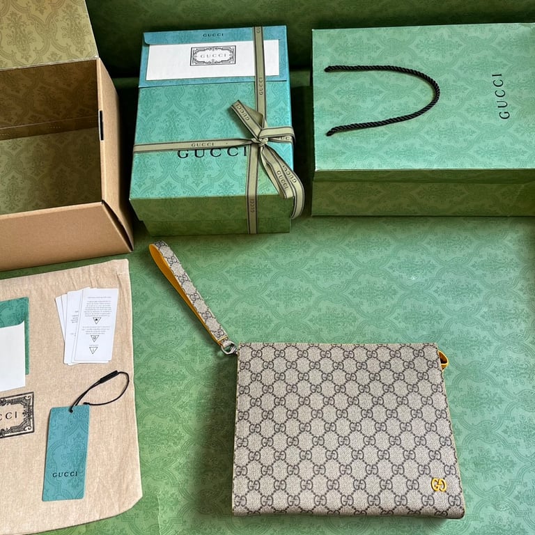 Gucci GG Supreme Clutch 768255 Beige Yellow - 2