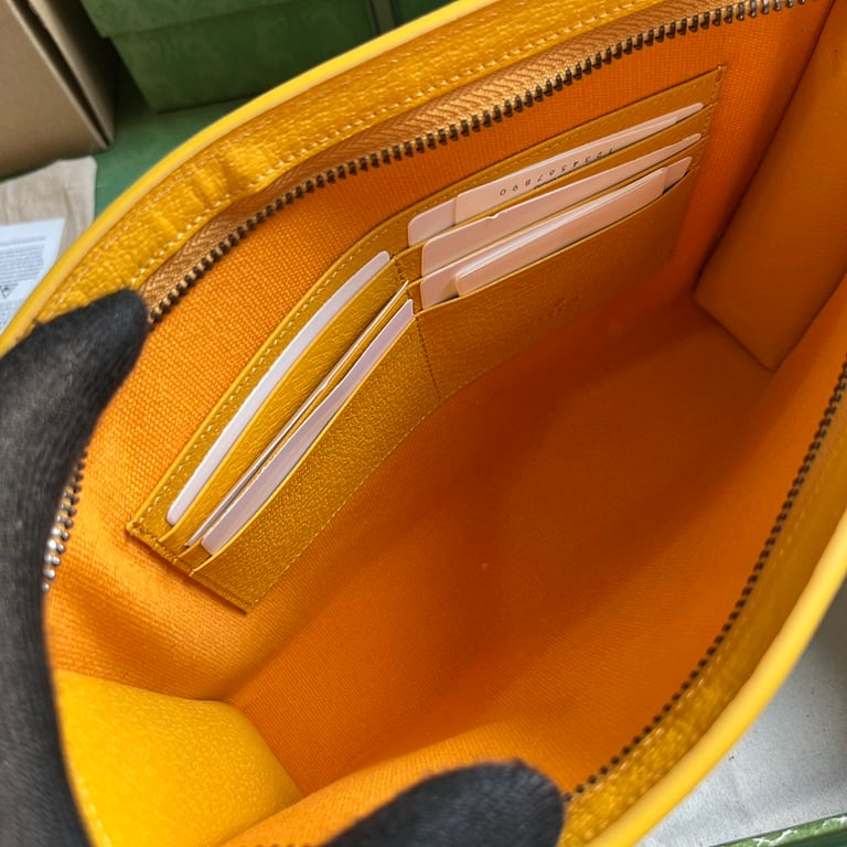 Gucci GG Supreme Clutch 768255 Beige Yellow - 3