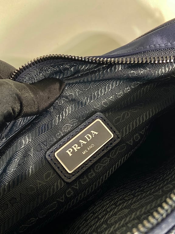 Prada 2VH133B Re-Nylon Messenger Bag Navy - 2