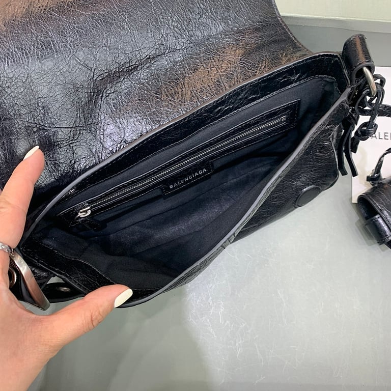Balenciaga Le Cagole Flap Bag Black - 4