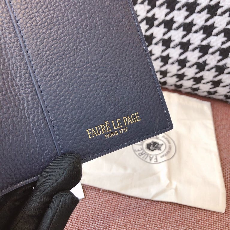 Fauré Le Page Scale Pattern Passport Holder - 3