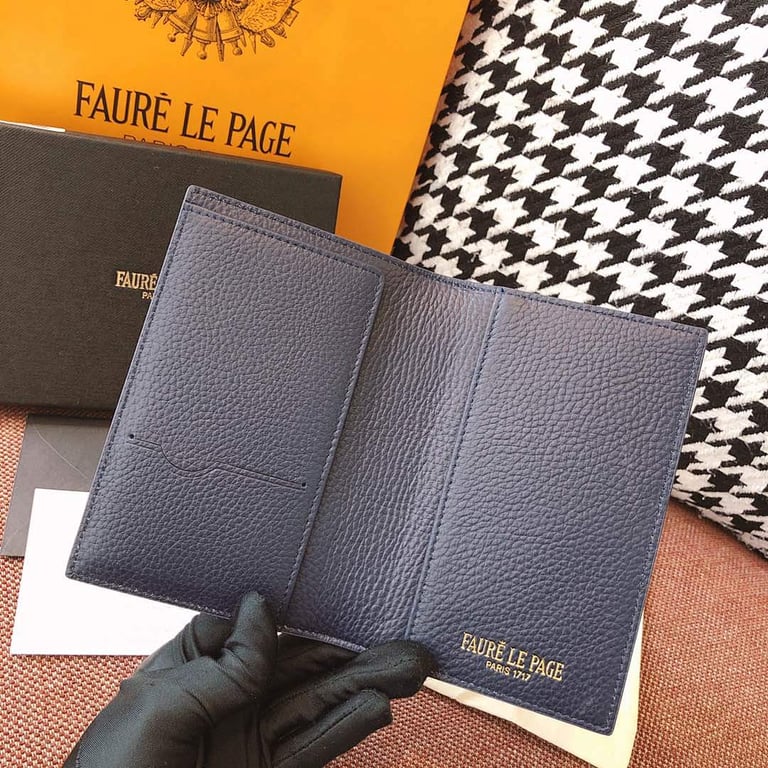 Fauré Le Page Scale Pattern Passport Holder - 4