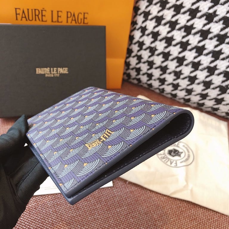 Fauré Le Page Scale Pattern Passport Holder - 5
