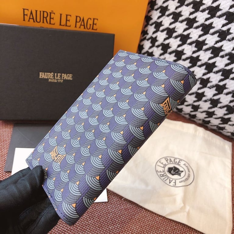 Fauré Le Page Scale Pattern Passport Holder - 6