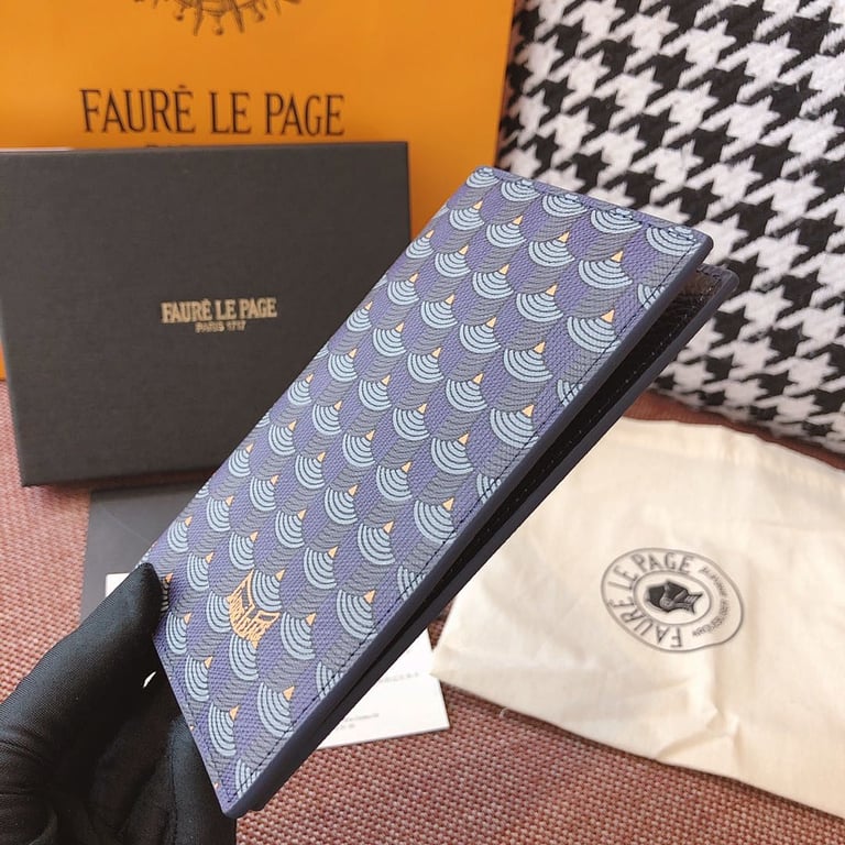 Fauré Le Page Scale Pattern Passport Holder - 7