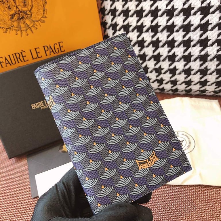 Fauré Le Page Scale Pattern Passport Holder - 9
