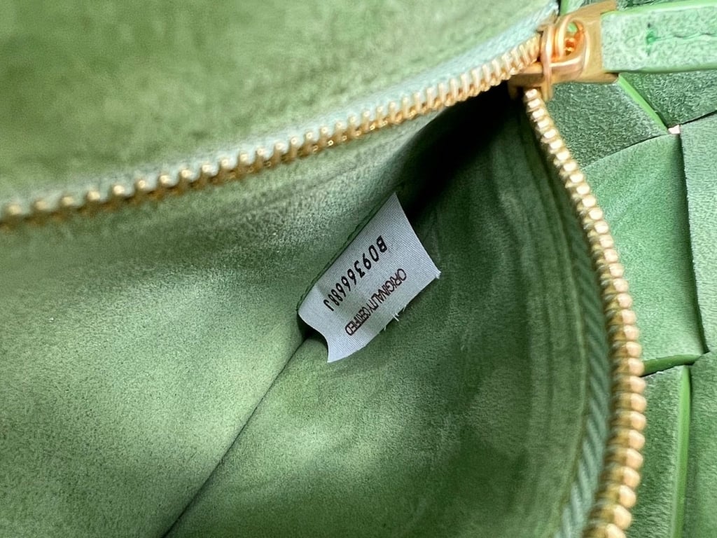 Bottega Veneta Cassette Crossbody Bag Tan/Green - 2