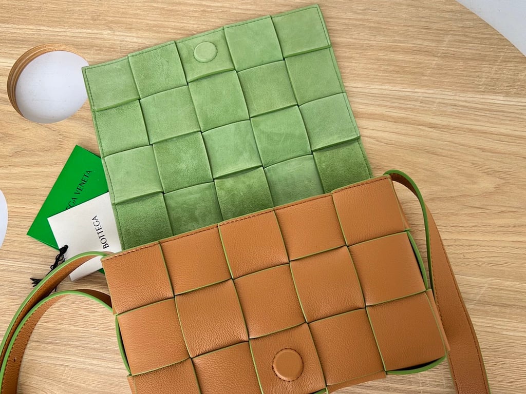 Bottega Veneta Cassette Crossbody Bag Tan/Green - 4