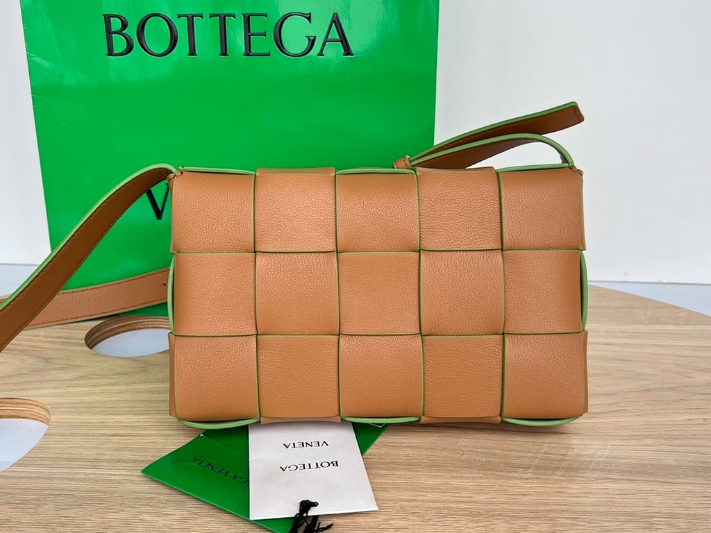 Bottega Veneta Cassette Crossbody Bag Tan/Green - 9