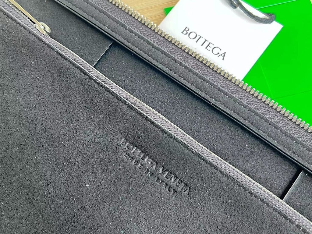 Bottega Veneta Maxi Intrecciato Document Case Black - 3