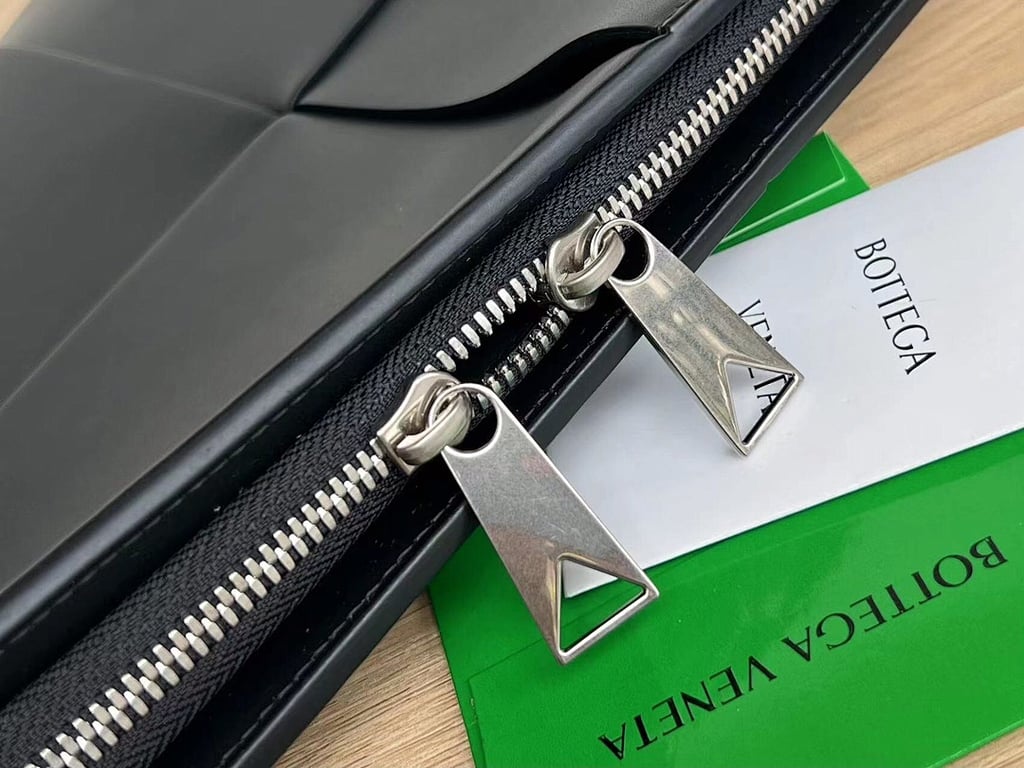 Bottega Veneta Maxi Intrecciato Document Case Black - 5