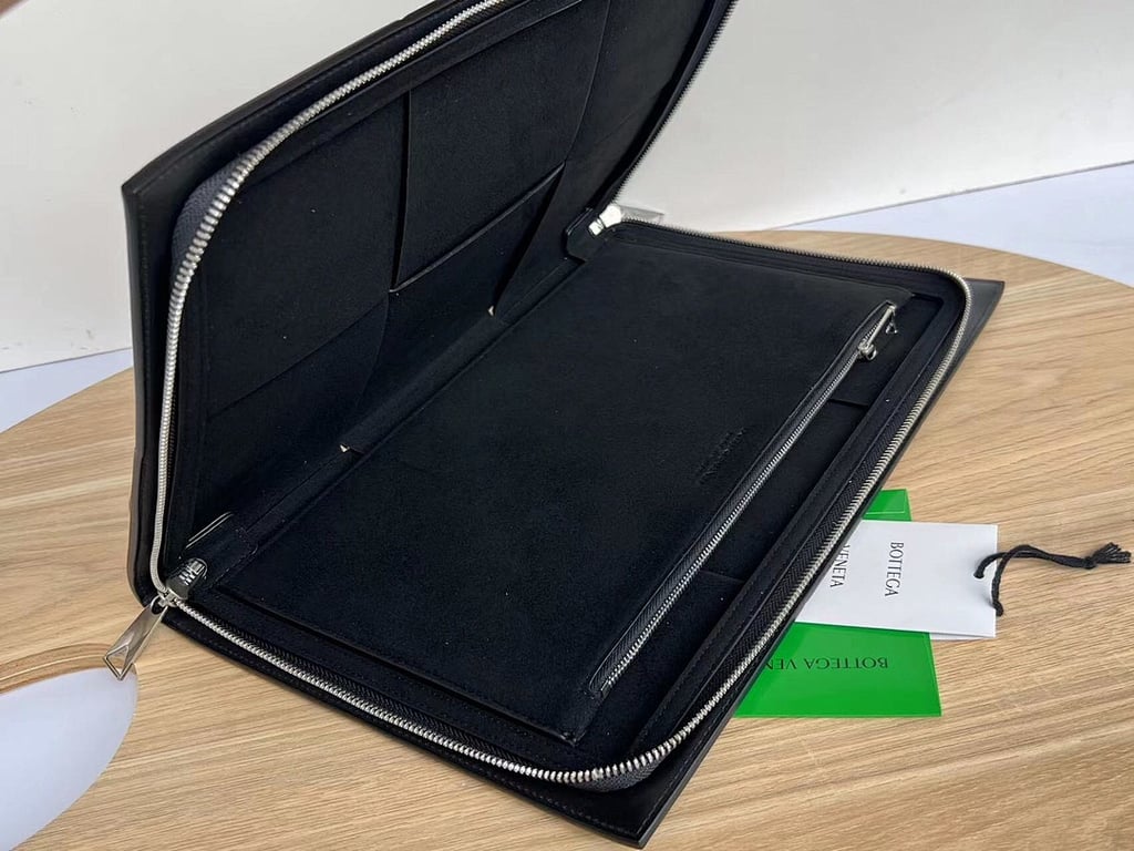 Bottega Veneta Maxi Intrecciato Document Case Black - 6