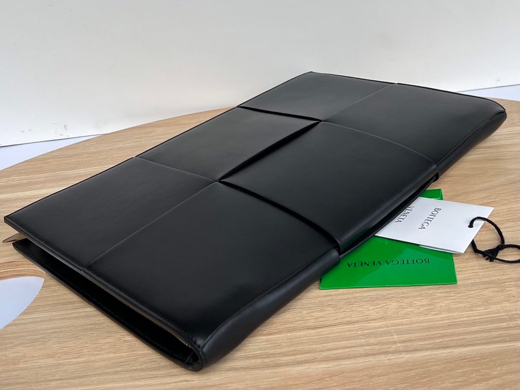 Bottega Veneta Maxi Intrecciato Document Case Black - 8