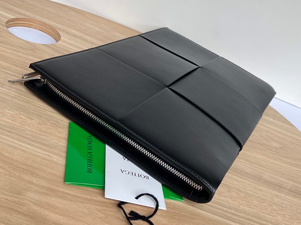 Bottega Veneta Maxi Intrecciato Document Case Black - 9