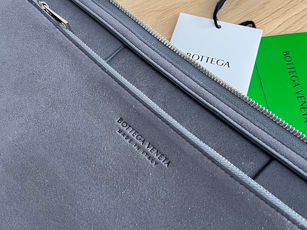 Bottega Veneta Intrecciato Leather Clutch Grey - 3