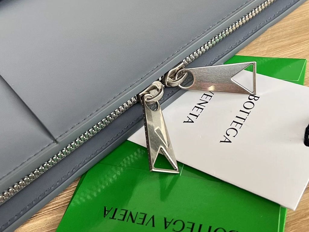 Bottega Veneta Intrecciato Leather Clutch Grey - 5