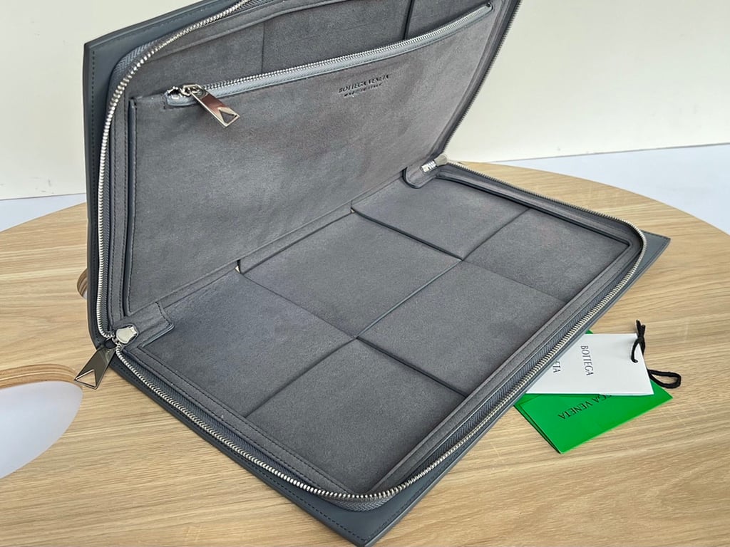 Bottega Veneta Intrecciato Leather Clutch Grey - 6