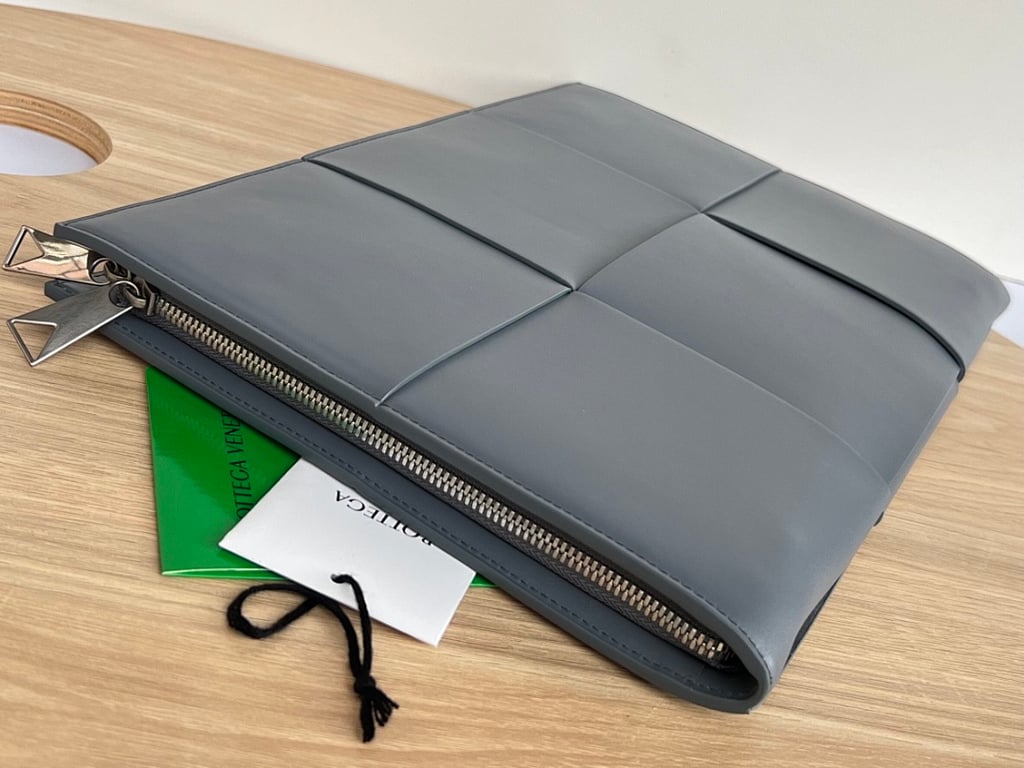 Bottega Veneta Intrecciato Leather Clutch Grey - 9