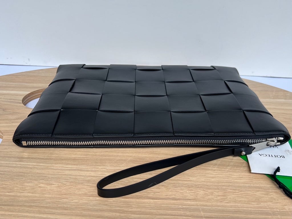 Bottega Veneta Intrecciato Leather Clutch 649616 Black - 2