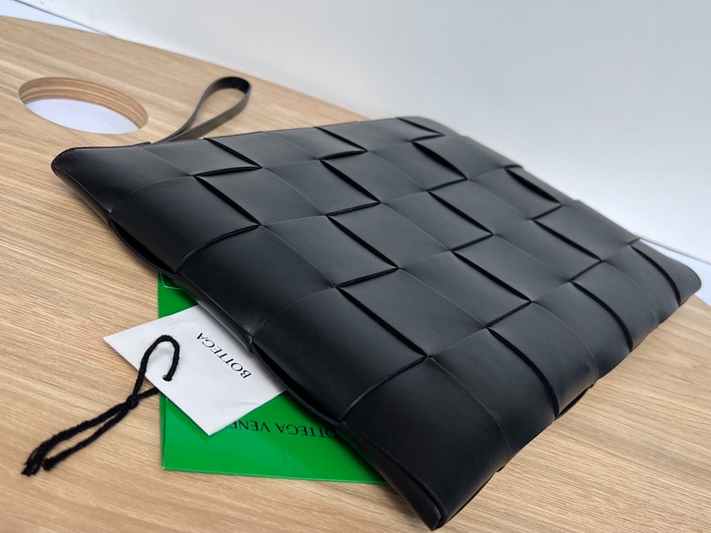 Bottega Veneta Intrecciato Leather Clutch 649616 Black - 9