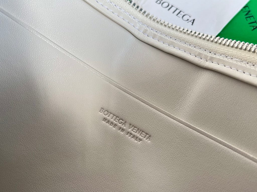 Bottega Veneta Intrecciato Leather Pouch White - 3