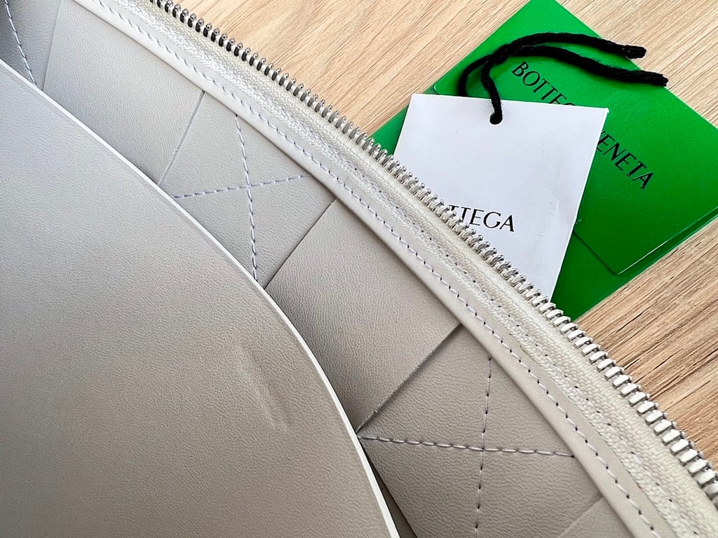 Bottega Veneta Intrecciato Leather Pouch White - 4