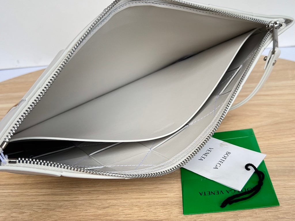 Bottega Veneta Intrecciato Leather Pouch White - 6