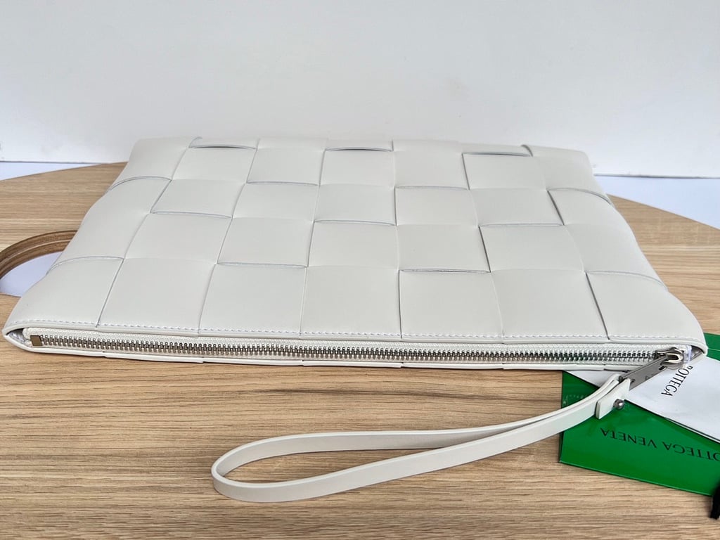 Bottega Veneta Intrecciato Leather Pouch White - 8