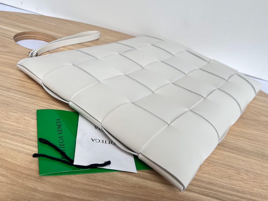 Bottega Veneta Intrecciato Leather Pouch White - 9
