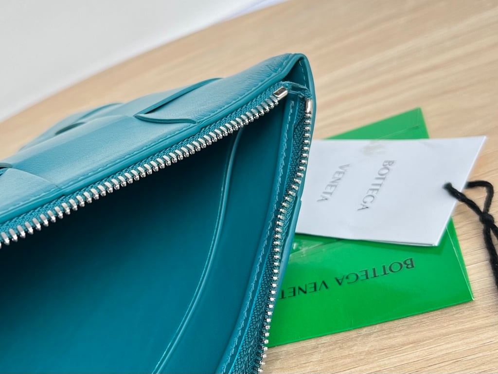 Bottega Veneta Intrecciato Leather Clutch Blue - 5