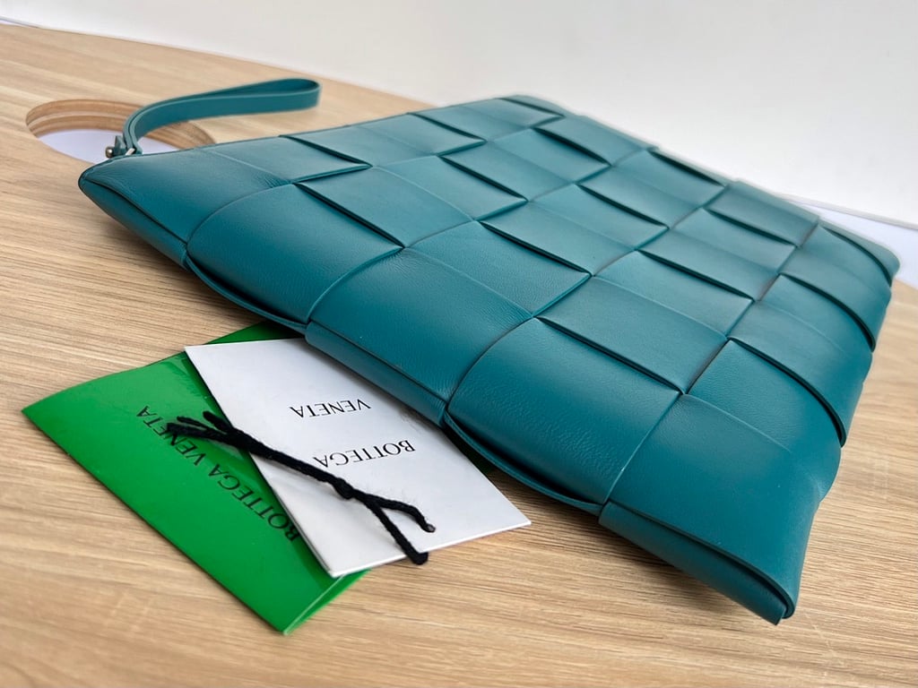 Bottega Veneta Intrecciato Leather Clutch Blue - 9