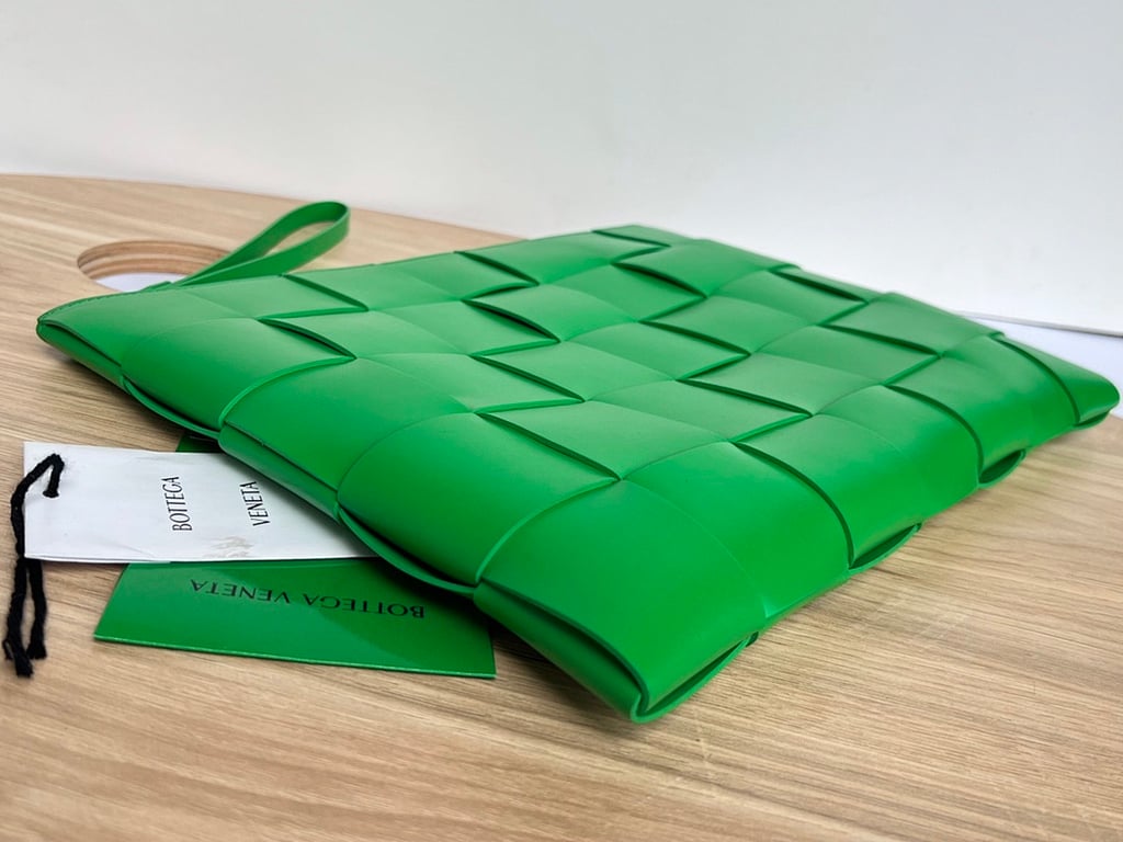 Bottega Veneta Intrecciato Pouch 649616 Parakeet Green - 9