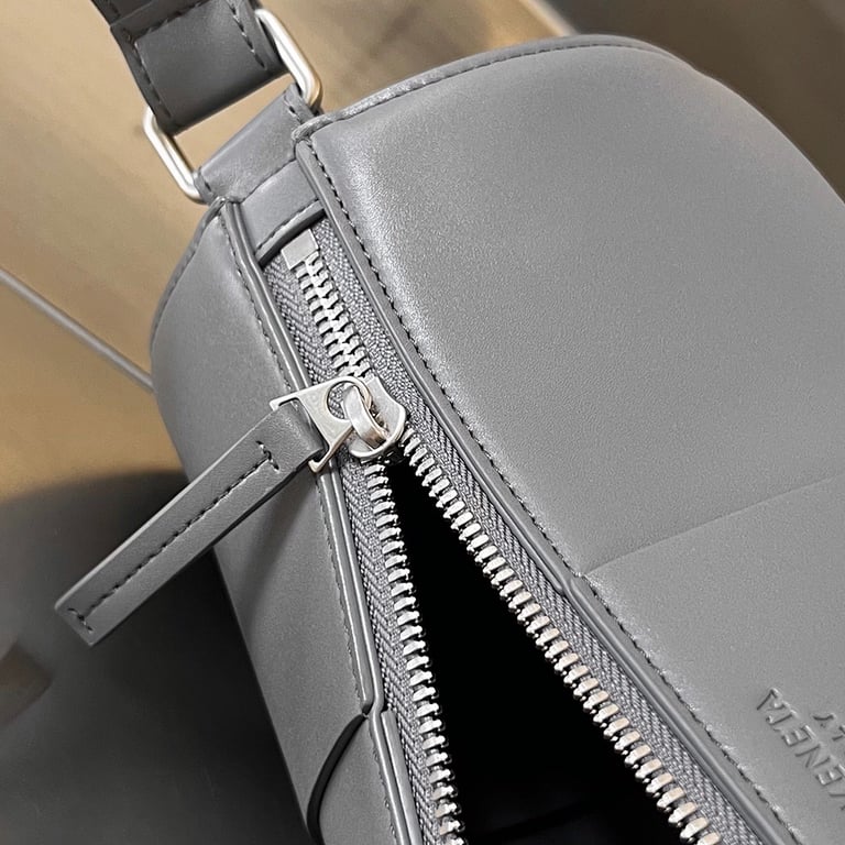 Bottega Veneta Intrecciato Cylinder Bag Grey 741562 - 5